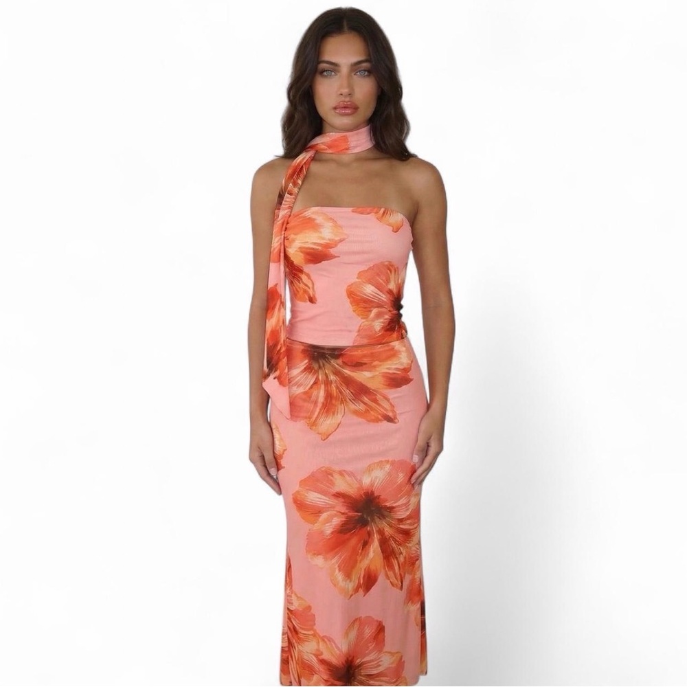 Strapless Floral 90s/2000s Style Set with Scarf